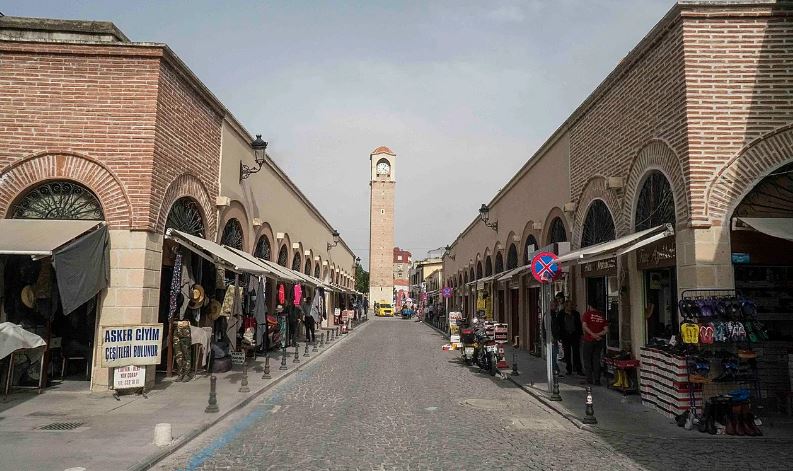 Ada Araştırma şirketlerinin sonuçlarına göre Millet İttifakı adayı Zeydan Karalar yarışı önde götürüyor.